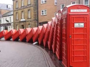 Renovasi Cerahkan Kembali Instalasi 'Out of Order' di London