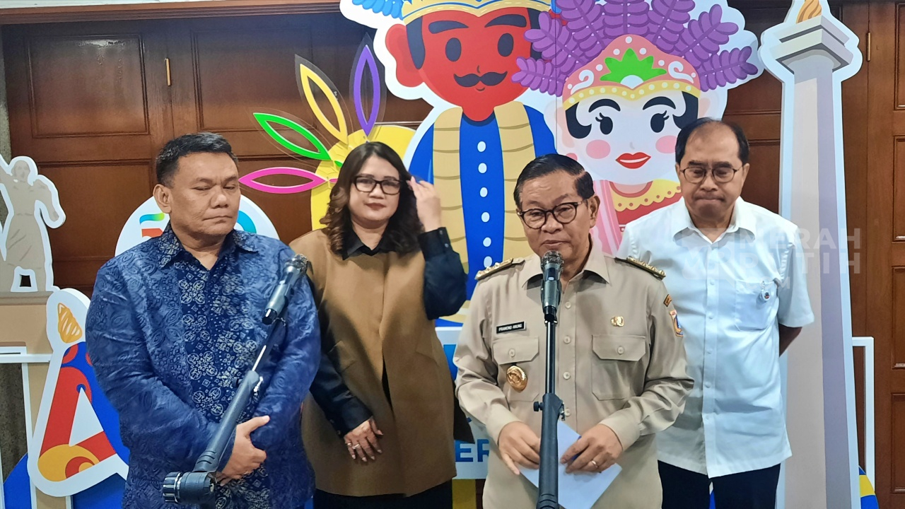 Enggan Komentar soal Pemasangan Bendera One Piece, Gubernur Pramono: Itu Ranah Pempus