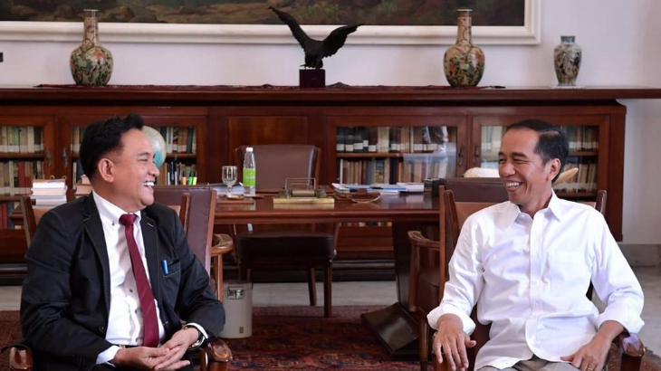 Yusril saat bertemu dengan Presiden Jokowi di Istana Bogor 