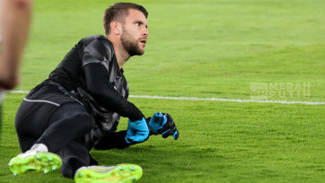 Aksi Kiper Timnas Indonesia Maarten Paes Berhasil Jaga Gawang Indonesia