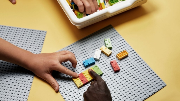 Lego Braille Bricks Membantu Anak Tunet Belajar Membaca