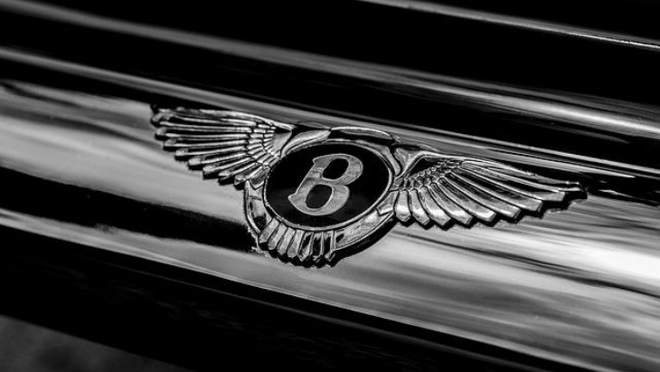 Meski 200 Mobil Tenggelam di Laut, Bentley Tetap Untung