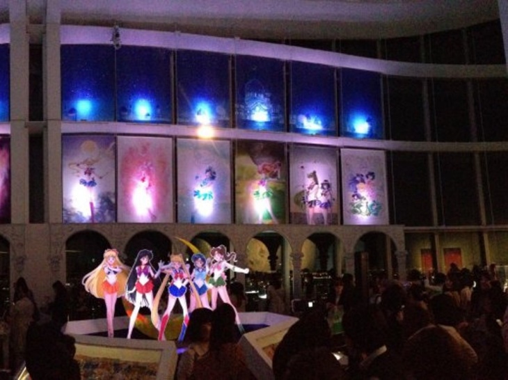 Kolaborasi Jimmy Choo dan Sailor Moon Hadirkan Sepatu Bot Menawan