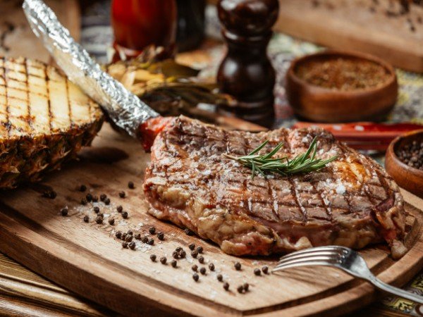 Steak ada;ah salah satu makanan berprotein tinggi (Foto: Boldsky)