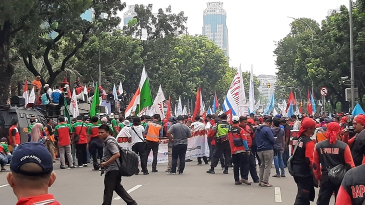  Gara-gara Demo Buruh, Jalanan di Medan Merdeka Macet Total