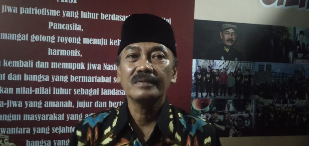  Cawali Bagyo Wahyono menggunakan hak pilihnya di TPS 08, Kelurahan Penumping, Kecamatan Laweyan, Solo, Jawa Tengah, Rabu (9/12). (MP/Ismail)