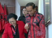 Momen Jokowi Gandeng Tangan Megawati saat Rakernas III PDIP