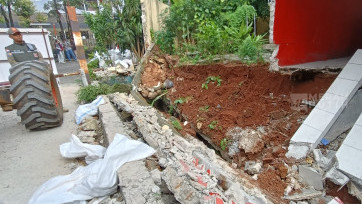 Kondisi Tembok SDN 08 Tebet Roboh Pasca Hujan Deras, Pembelajaran Dialihkan ke PJJ