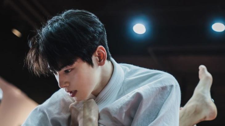 Tak Hanya Tampan, Ini Pesona Lain Cha Eun-Woo di Drama 'True Beauty'