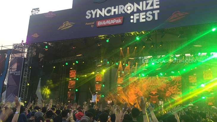 Reggae Asyik Bareng Ras Muhamad di Synchronize Fest 2018 