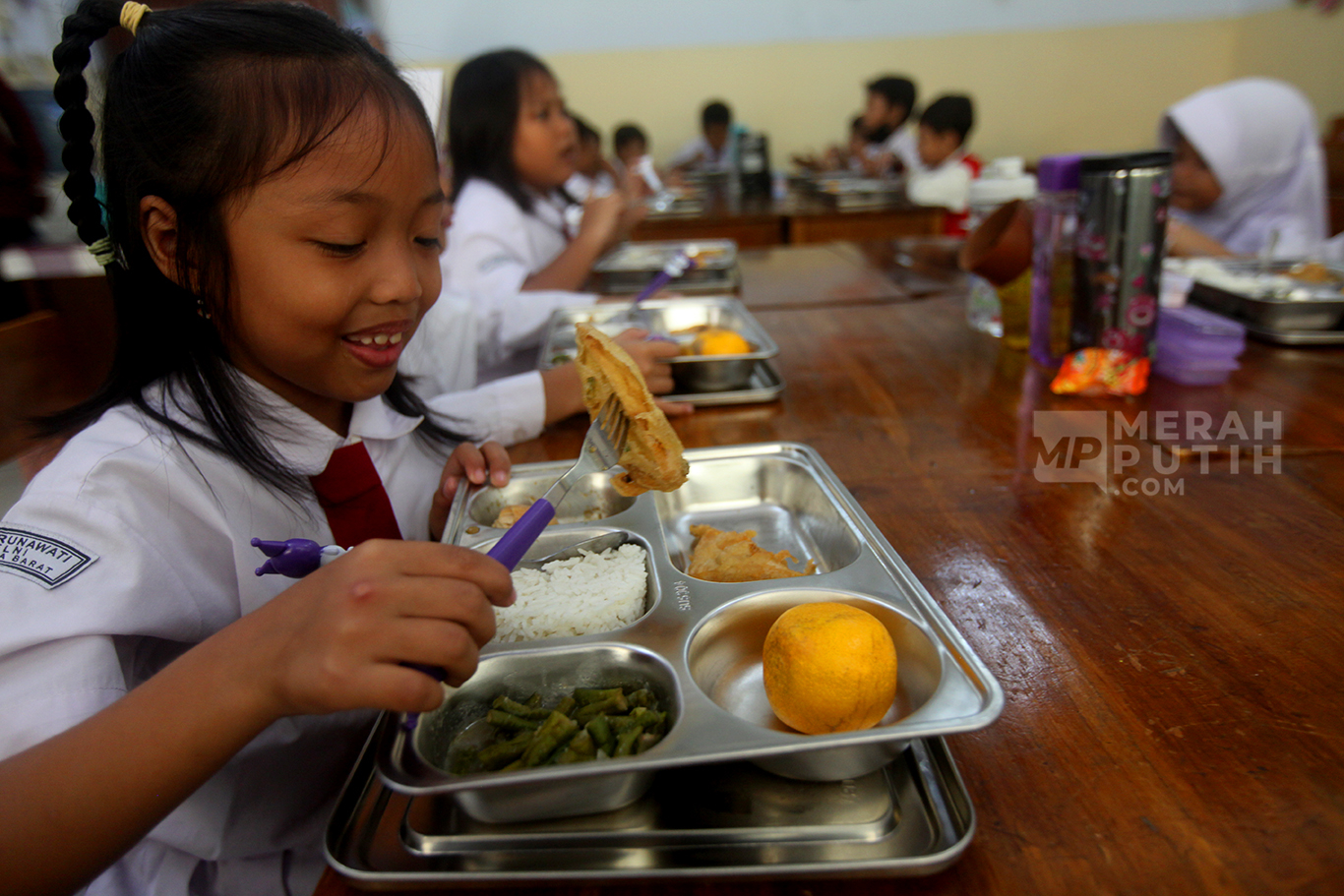 Keceriaan Anak SD Barunawati Santap Siang Program Makan Bergizi Gratis Perdana di Jakarta