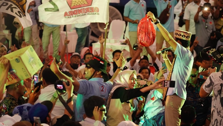 Sandi terima sumbangan millennial Palembang. (BPN)