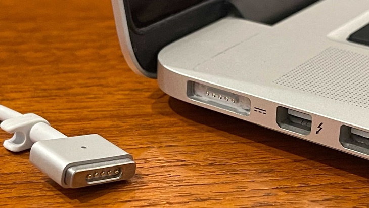 MacBook Air 2021 Dukung Pengisian Daya MagSafe?