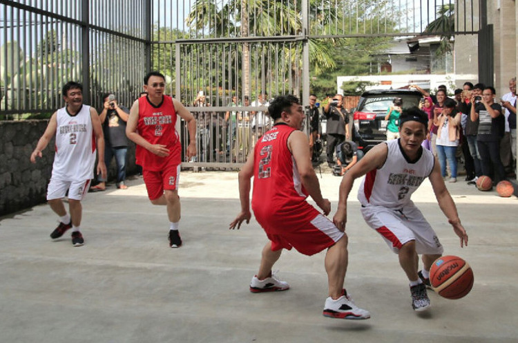 Tim Ahok Kalahkan Tim Djarot dalam Pertandingan Basket 