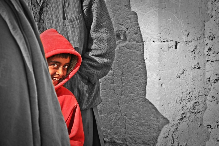 Berbaur dengan teman sepermainan anak mungkin jadi solusi. (Foto: Pixabay/cocoparisienne)