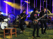 Kolaborasi Achmad Albar dan Ian Antono Sukses Guncang Jazz Gunung Bromo 2022