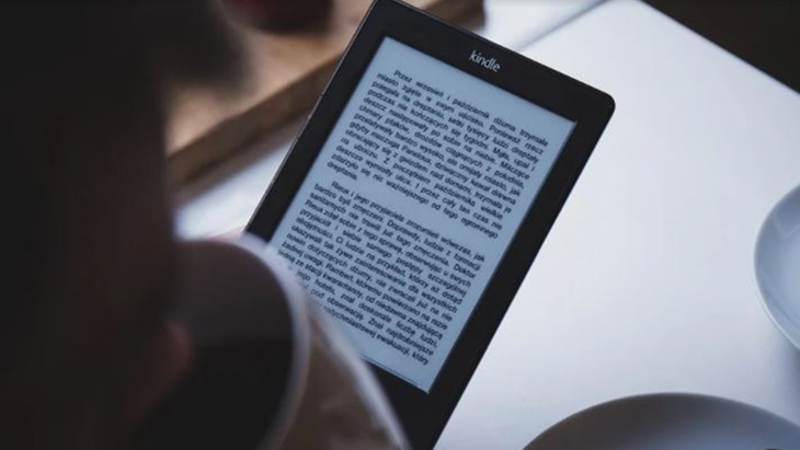 Kenali Manfaat Baca Buku Digital Lewat Gawai 