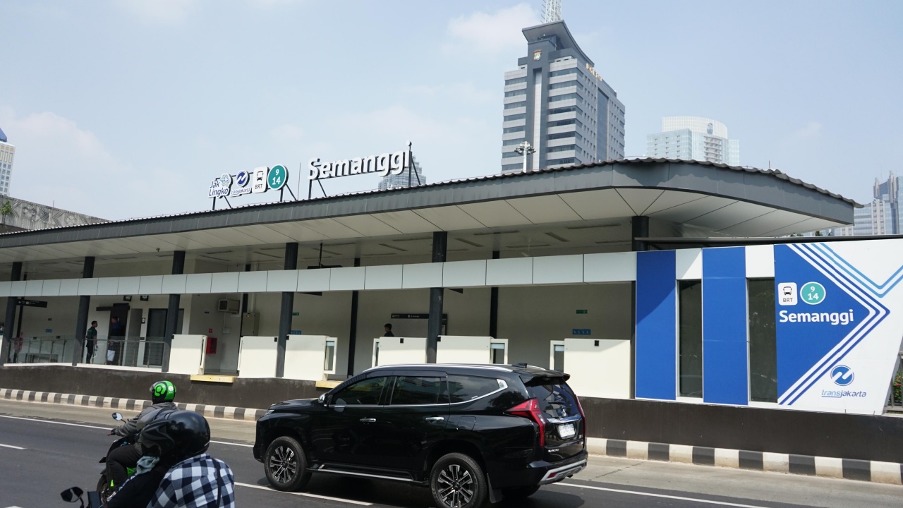 Revitalisasi Rampung, Halte TransJakarta Semanggi Kembali Beroperasi