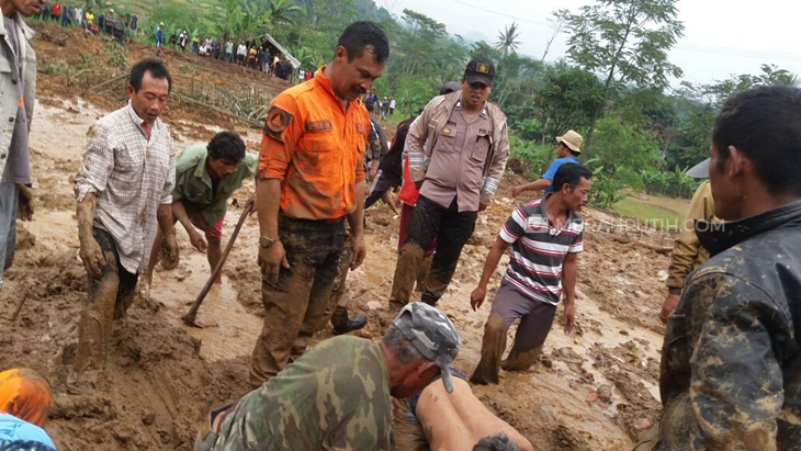 Longsor Timbun Empat Rumah di KBB