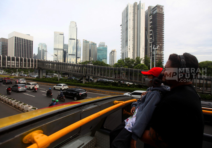 Sensasi Wisata Naik Bus Open Top Tour of Jakarta saat Libur Nataru 