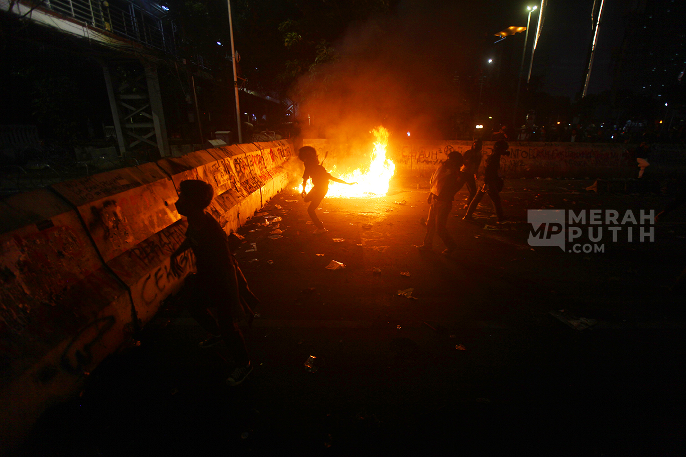 aksi demo Indonesia Gelap di Patung Kuda, Silang Monas, Jakarta, Jum'at (21/2/2025).