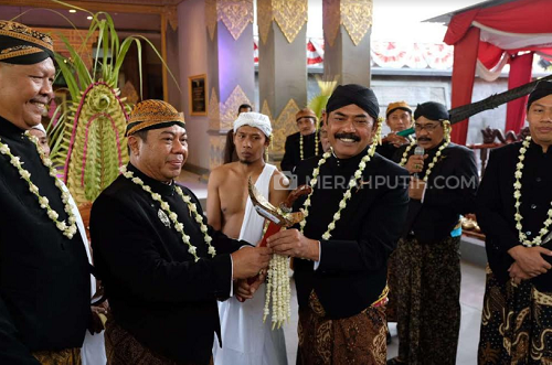 Pemkot Solo Kirab Keris 'Kiai Tengara' Milik Presiden Jokowi