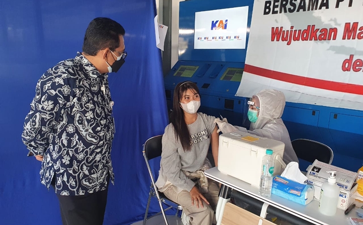   Vaksinasi COVID-19 di Stasiun Tugu Yogyakarta. (Foto: MP/Humas PT KAI Daop 6)