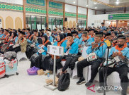 Gelombang 2 Kedatangan Jemaah Haji Sudah Dimulai, Jamaah Langsung Gunakan Kain Ihram Sejak Dari Embarkasi
