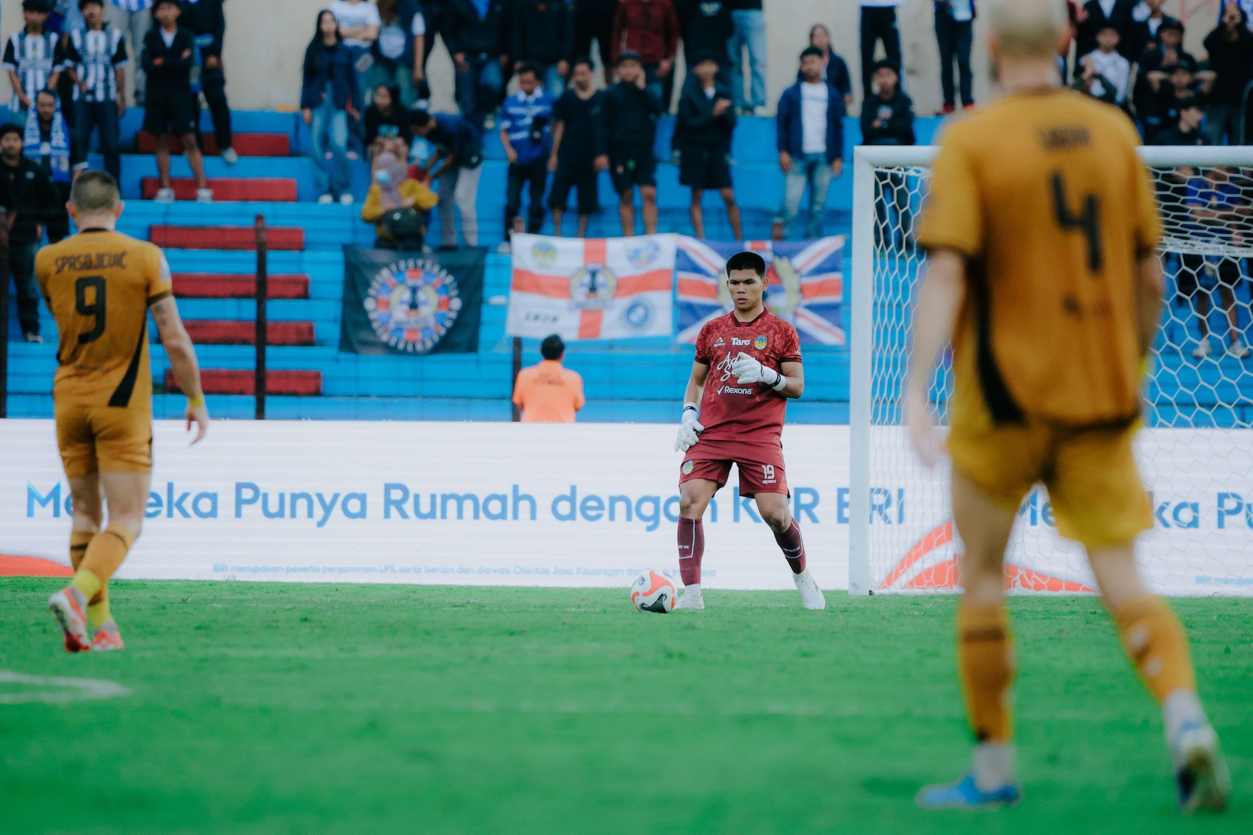 Ketangguhan Cahya Supriyadi di Bawah Mistar Gawang PSIM Akan Diuji Mantan Timnya Persija