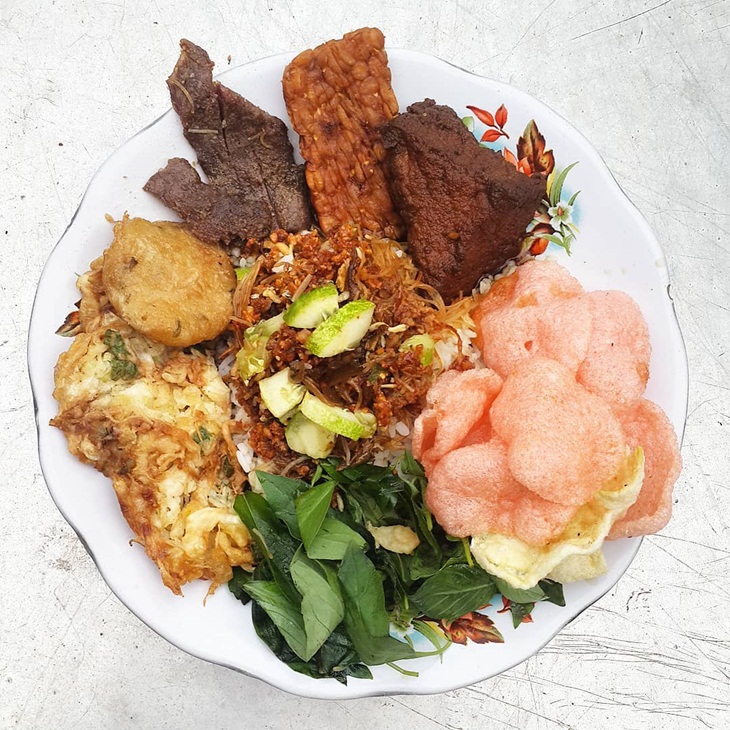 Nasi ulam khas Betawi. (Foto: instagram.com/v.hanny.s)