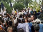 Tiba di KPU, Prabowo-Gibran Pakai Mobil Dihiasi Janur Kuning