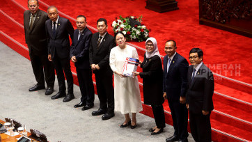Sidang Paripurna DPR Bahas Penyampaian LKPP dan IHPS II Tahun 2024