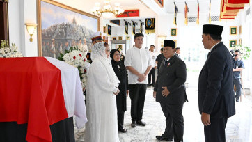 Presiden Prabowo Beri Penghormatan Terakhir kepada Almarhum Ryamizard Ryacudu