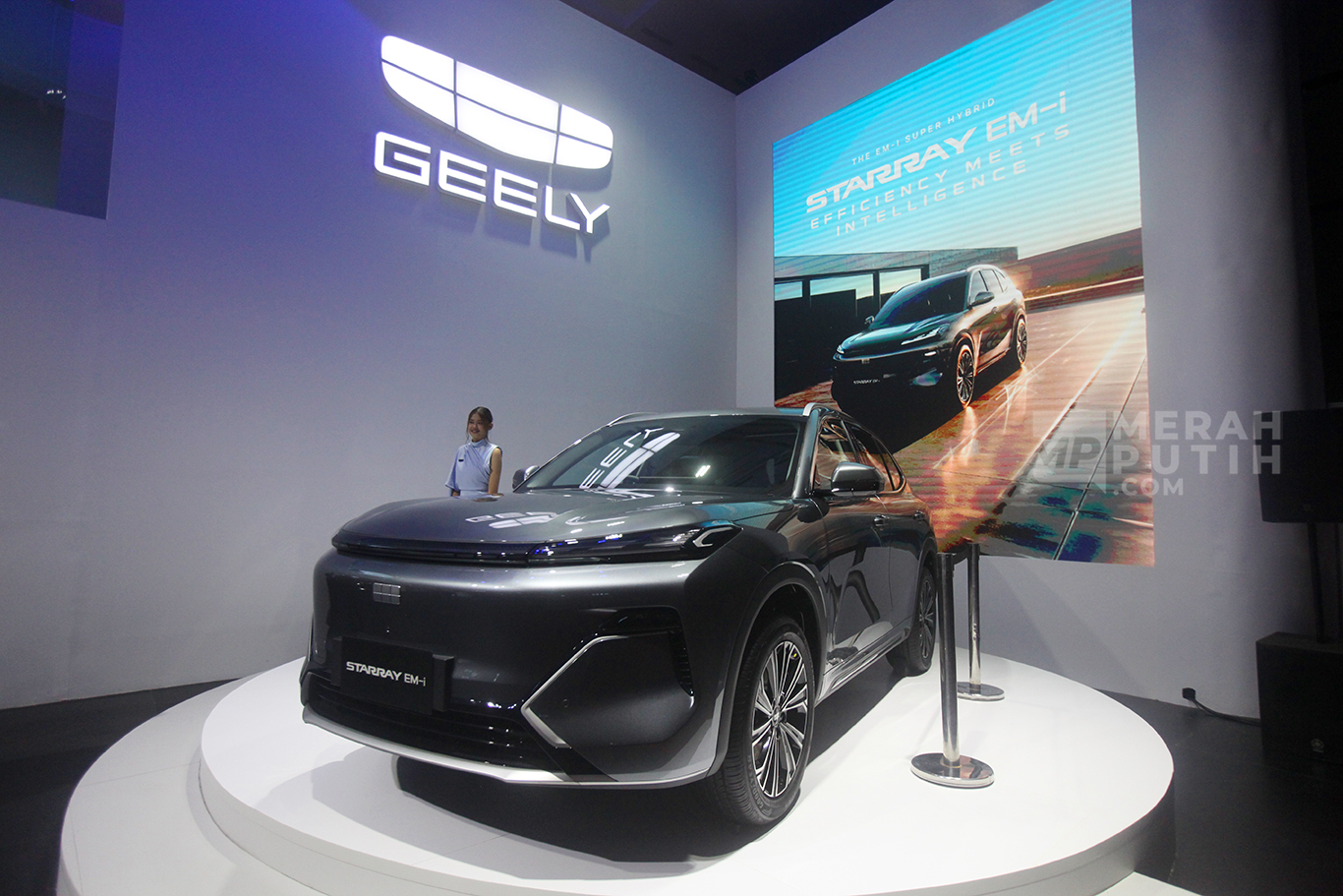 Mobil SUV Hybrid Geely Starray EM-i Unjuk Gigi di Ajang Otomotif GIIAS 2025