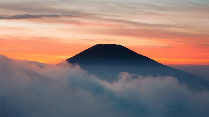 Rekomendasi Gunung untuk Rayakan Agustusan
