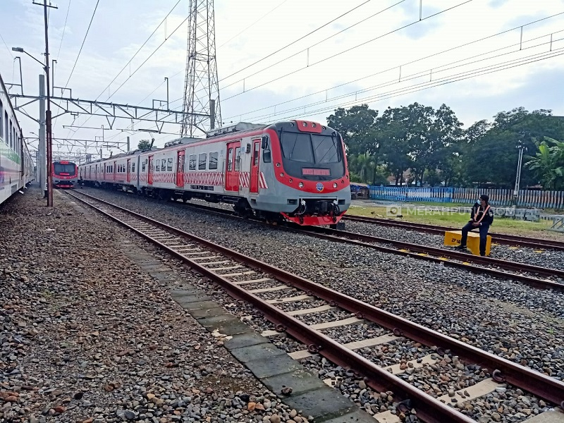  KRL Jogja-Solo mulai diuji coba di Stasion Klaten sampai Stasiun Tugu Yogyakarta, Rabu (20/1). (MP/Ismail)