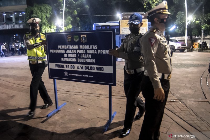 Pembatasan mobilitas warga. (Foto: Antara)