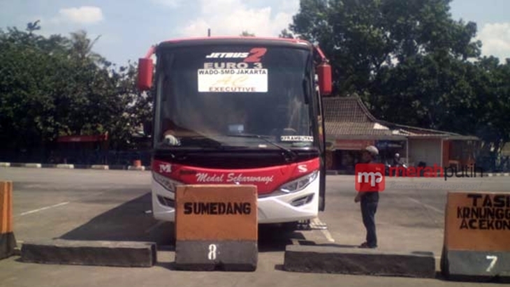 Bus AKAP di Terminal Kampung Rambutan, Jumat (24/6). (Foto MerahPutih/Muchamad Yani)