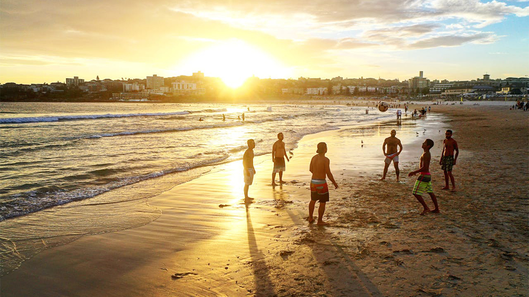 Fakta Menjijikkan Bola Hitam Misterius di Pantai Sydney