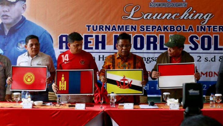 Trofi Aceh World Solidarity Mirip Trofi Piala Dunia