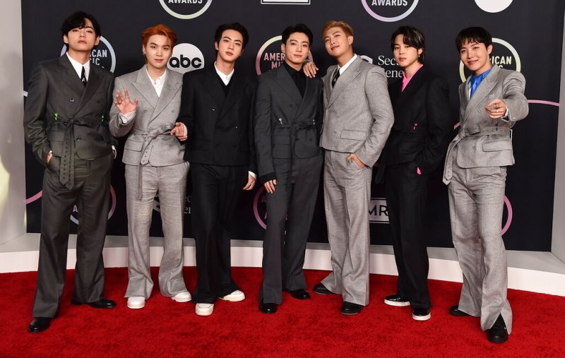 BTS pada red carpet AMAs 2021. (Foto Variety)
