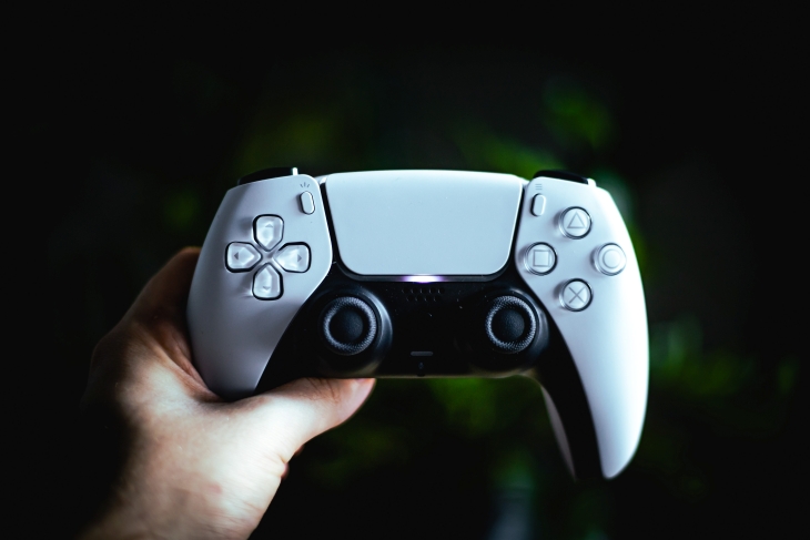 Perusahaan sony sebelumnya percaya pasokan akan membaik sepanjang 2021. (Foto: Unsplash/Kamil S)