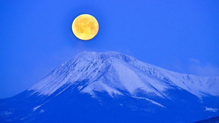Worm Moon Munculnya Cacing dari Dalam Tanah