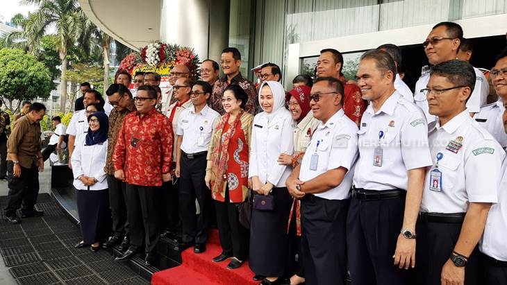 Megawati Soekarnoputri menerima anugerah kehormatan Tokoh Pelopor Penguatan BMKG. (Foto: MP/Kanugrahan)