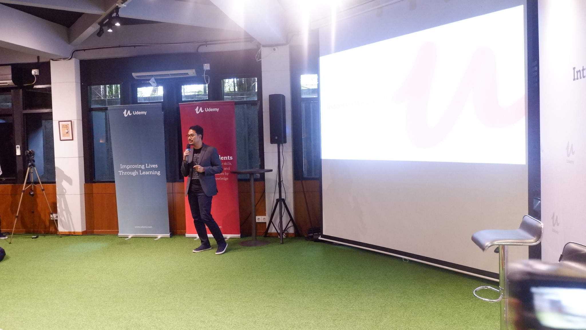 Belajar Sekaligus Mengajar Bersama Udemy