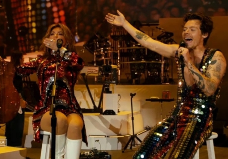 Harry Styles Duet dengan Shania Twain di Panggung Coachella 2022