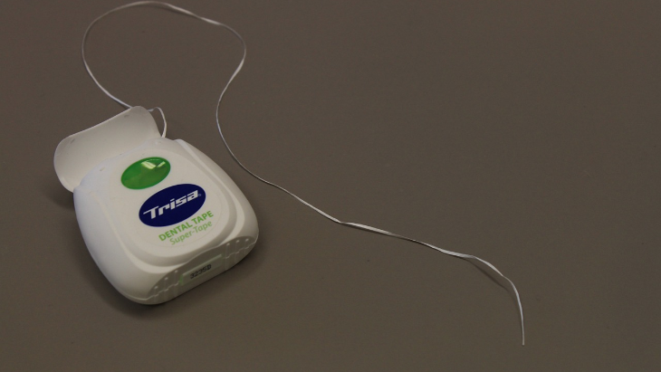 Manfaat Lain Dental Floss: Angkat Komedo