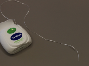  Manfaat Lain Dental Floss: Angkat Komedo
