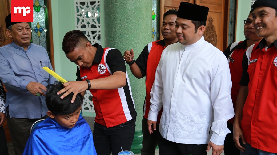 Cukur Rambut Massal 1000 Anak Yatim