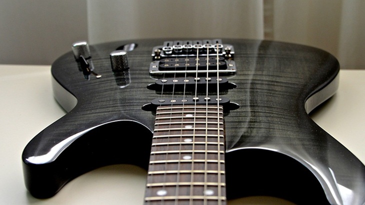 Keren, Warga Bandung Berhasil Ciptakan Gitar Tertipis di Dunia